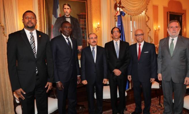 Medina recibe visita de delegación Senado y Cámara de Diputados de Haití