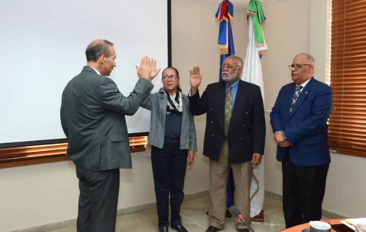 CNSS juramenta presidente del Colegio Médico Dominicano