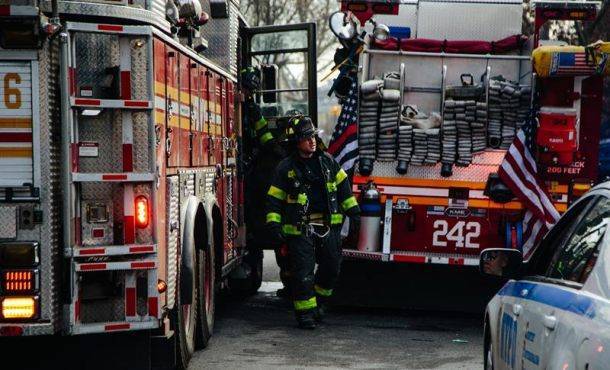 Muere un bombero en Nueva York por incendio mientras se filmaba una película