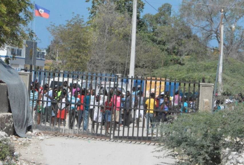 Alcalde de Pedernales: Haitianos continúan en predios, solo algunos se fueron por temor