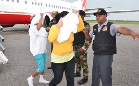 Repatrian 56 migrantes dominicanos interceptados en aguas de Puerto Rico
