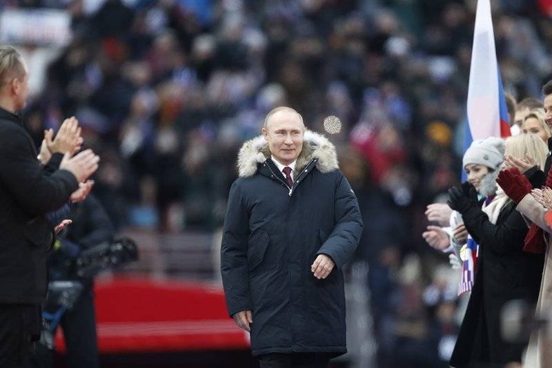 Acto de campaña electoral de Vladimir Putin llena estadio en Moscú