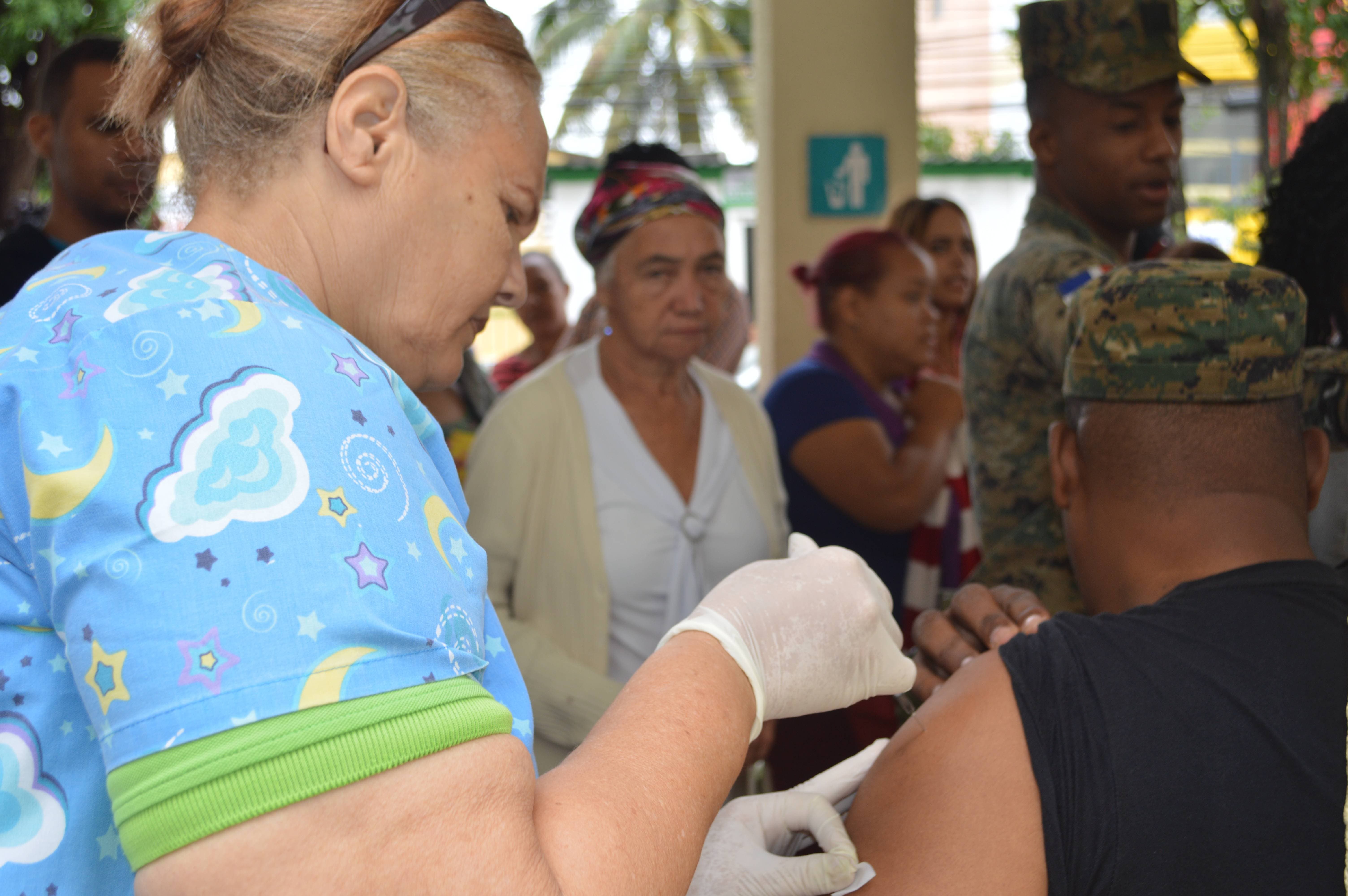 Hospital Marcelino Vélez Santana realiza jornada de vacunación contra la Difteria