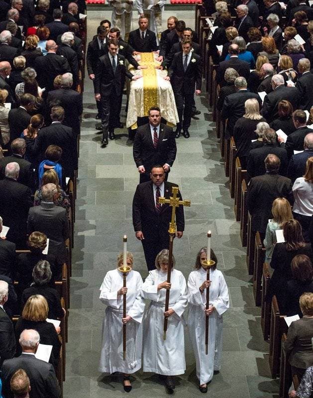 Risa y llanto en funeral de ex primera dama Barbara Bush