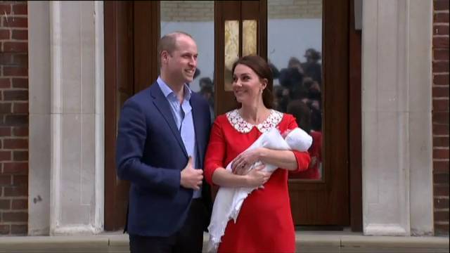 La esposa del príncipe Guillermo de Inglaterra da a luz a su tercer hijo