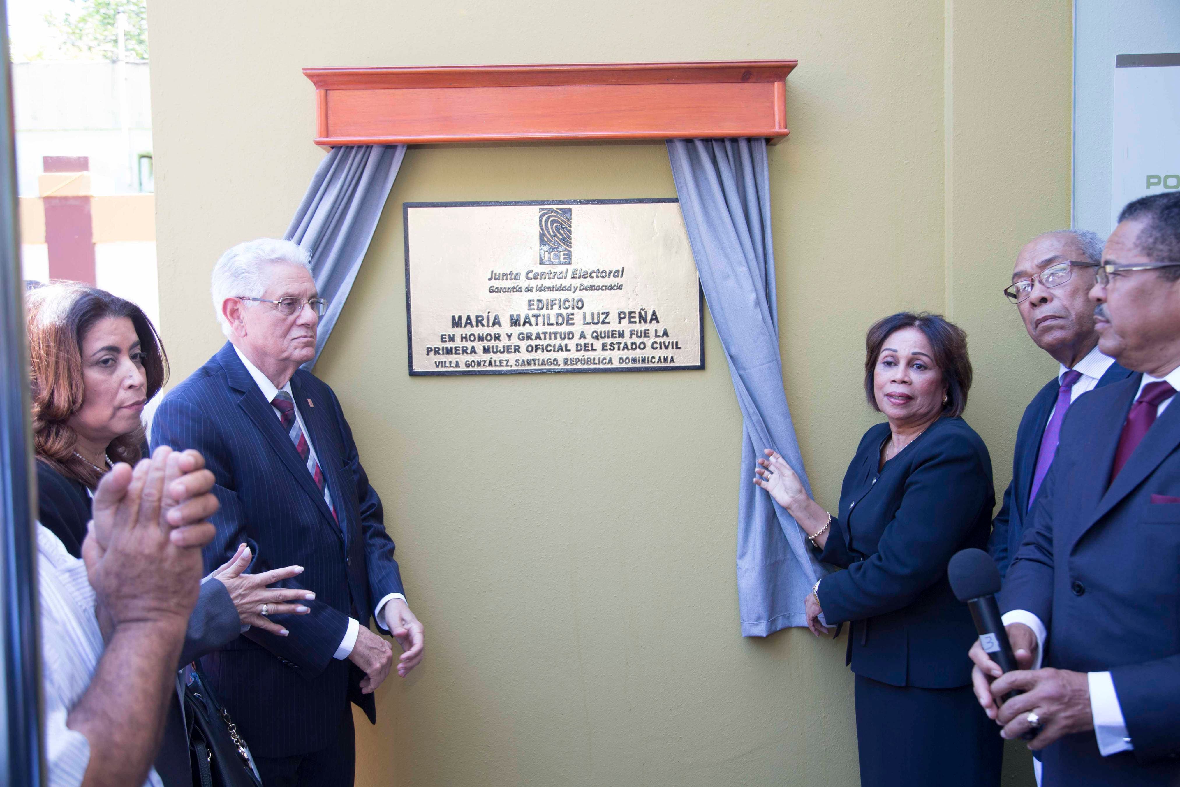 JCE designa nombre a edificio en Villa González