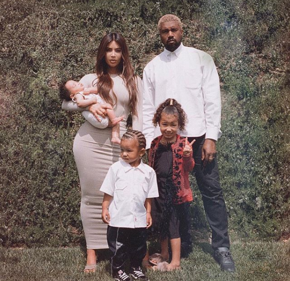 Kim Kardashian West comparte la primera foto de su familia de 5