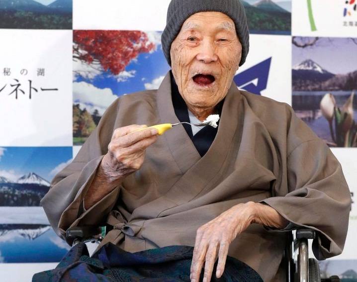 Japonés de 112 años es el hombre más longevo del mundo