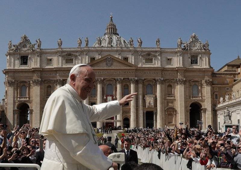 Papa busca “santos cercanos” no perfeccionistas doctrinarios