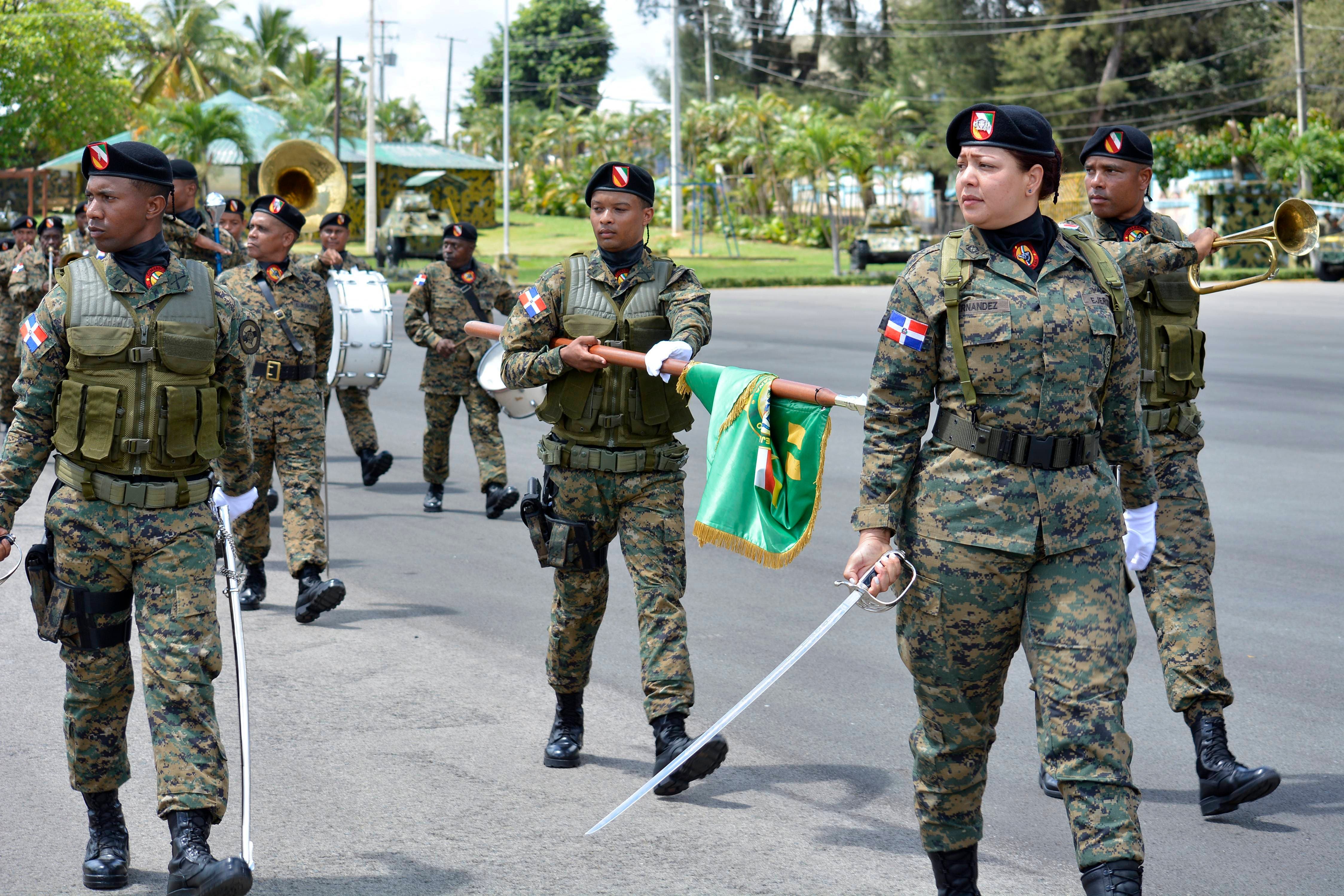 Mujer asume por primera vez batallón infantería Ejército RD