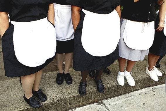 Empleadas domésticas ya no tendrán que vestir uniformes fuera del hogar; Diputados aprobaron ley que lo prohíbe