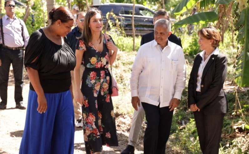 La reina de España viaja a Haití tras concluir visita a República Dominicana