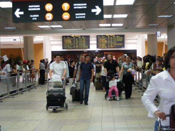 Buscan fortalecer seguridad en llegada y desplazamientos de viajeros vienen al país