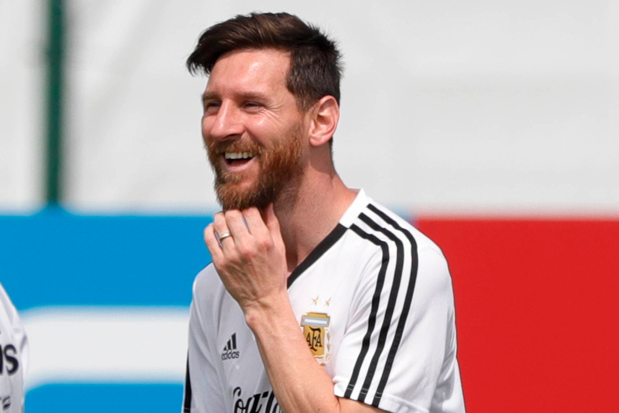Messi recibe felicitación de compañeros y amigos el día de su 31 cumpleaños