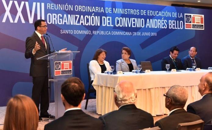 Navarro encabeza apertura de encuentro ministros de Educación
