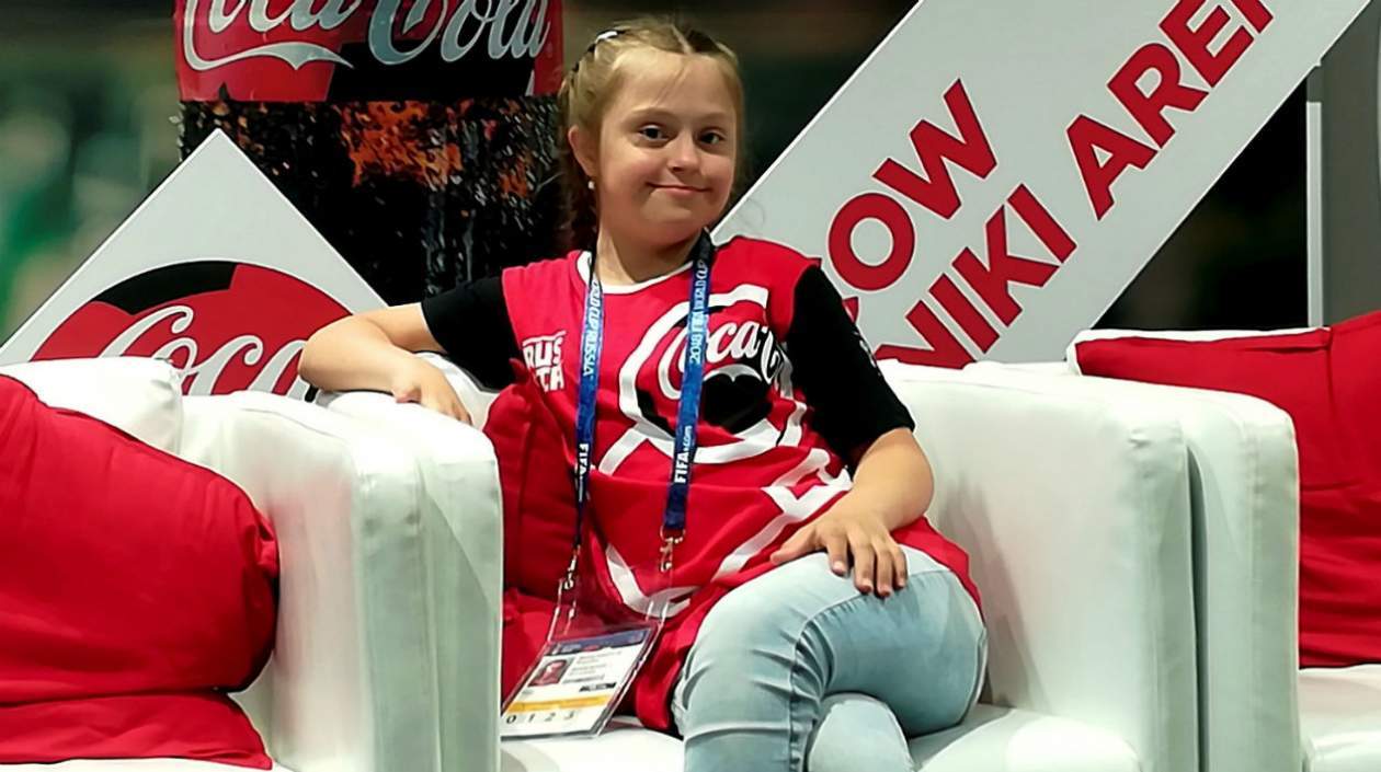 Conozca la niña con síndrome de Down que ayudará al árbitro en inauguración del Mundial