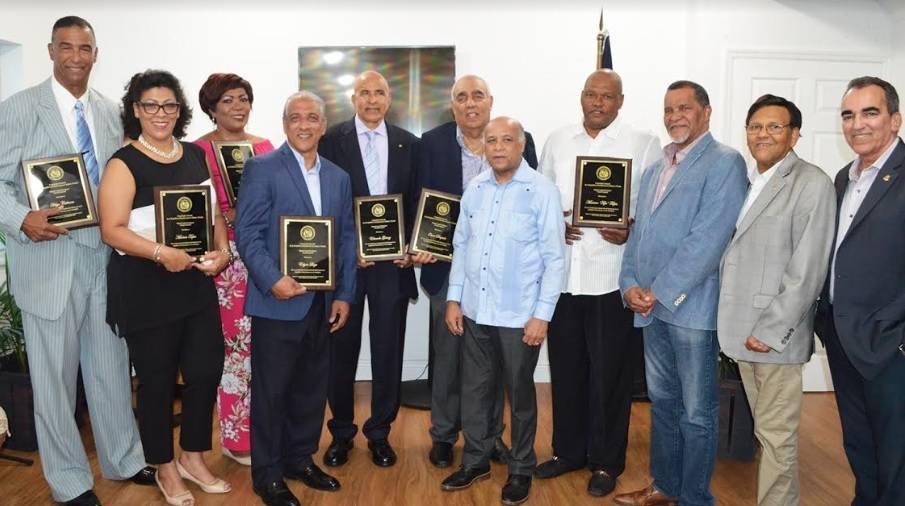 Consulado dominicano Miami rinde homenaje a glorias deportivas de RD