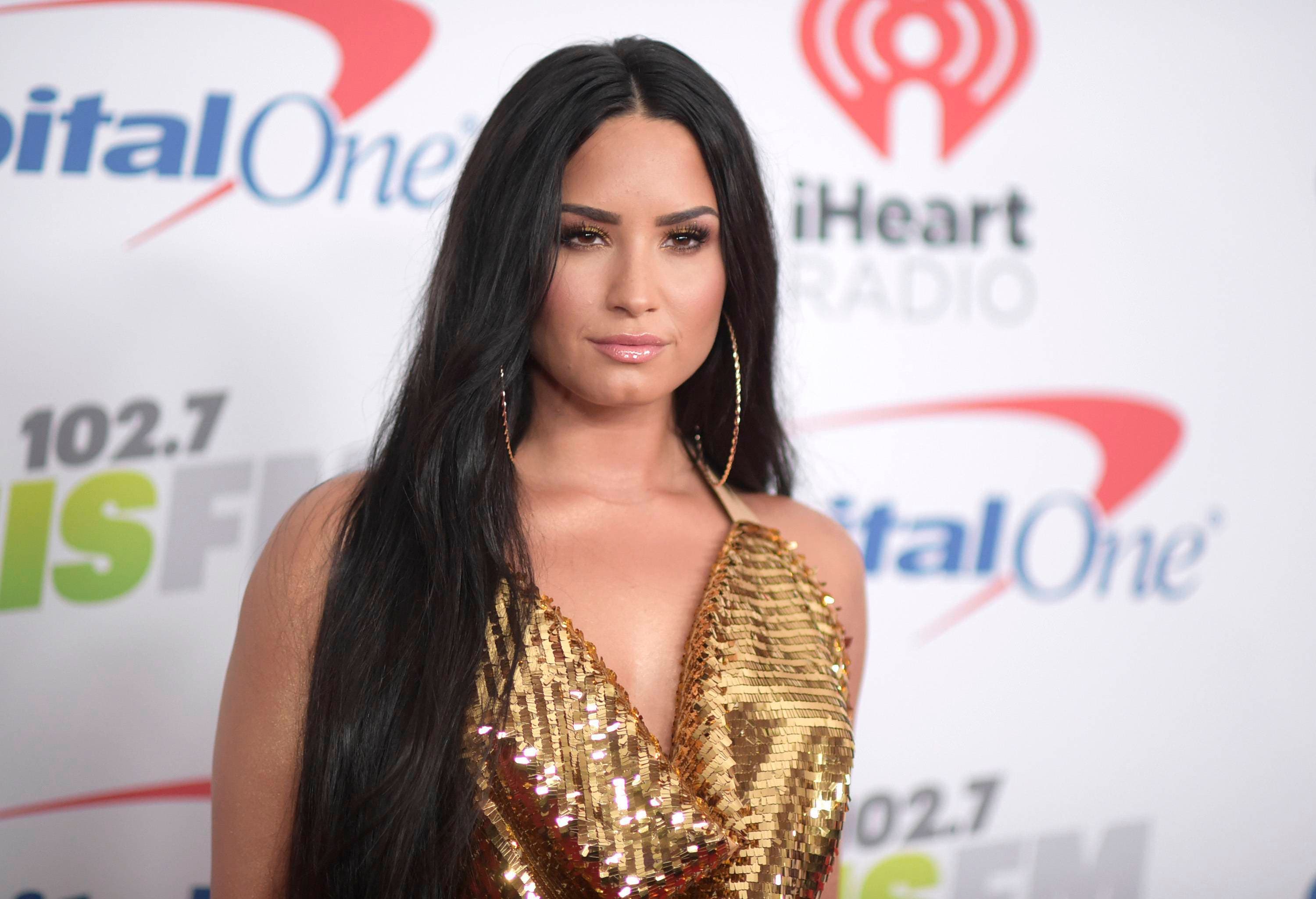Demi Lovato está “despierta” y con su familia tras aparente sobredosis