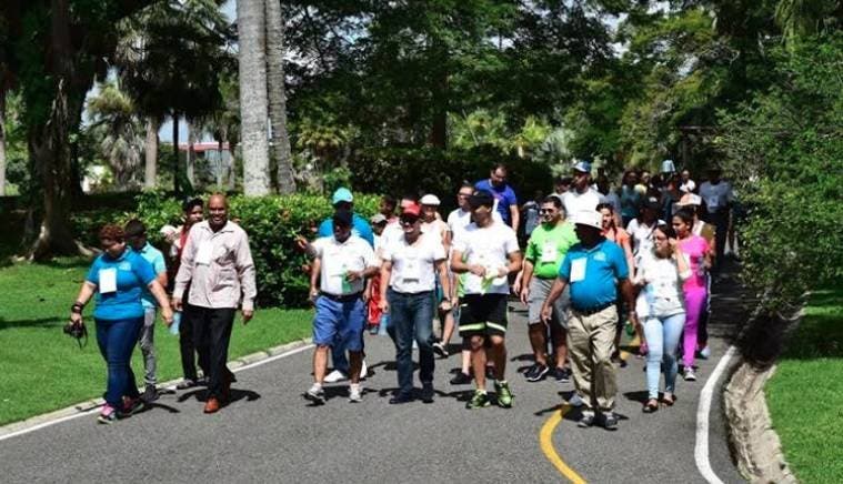 Realizan segunda caminata con lema “Partidense, caminar es salud”