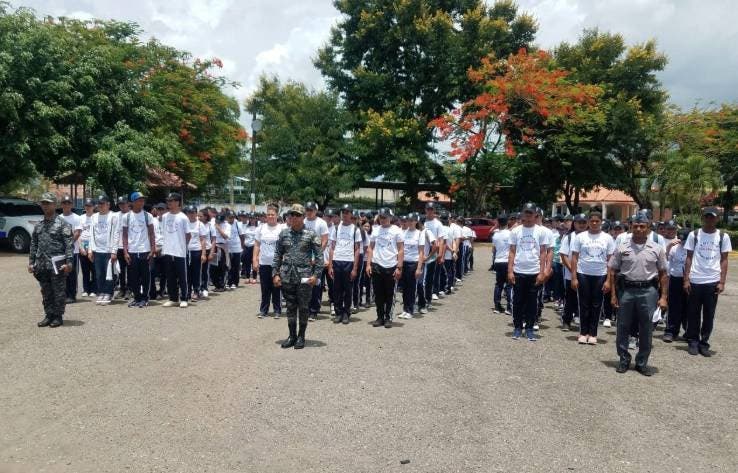 La Policia Nacional inicia primer campamento nacional de la Policía Juvenil Comunitaria
