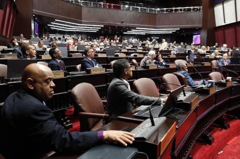Diputados otorgan plazo de 30 días a comisión estudia proyecto Ley de Partidos