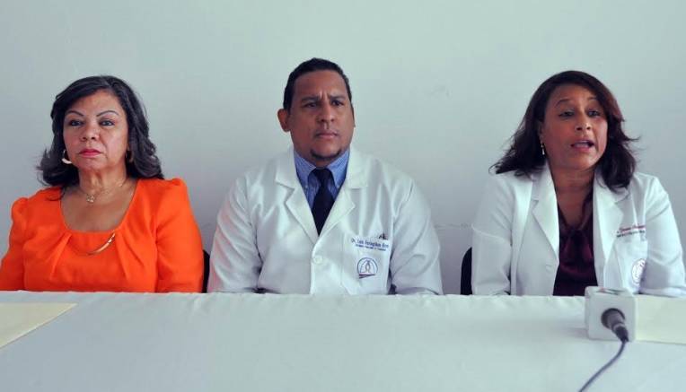 Gremios médicos de Santiago denuncian precariedades en servicios de salud