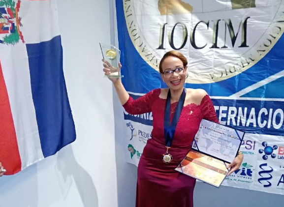 Otorgan dos premios internacionales a psiquiatra dominicana