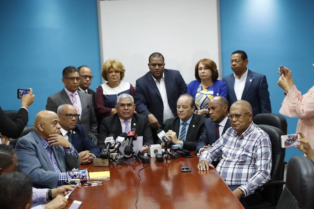 Diputados leonelistas denuncian alianza del PRM con el sector oficial para apoyar primarias abiertas