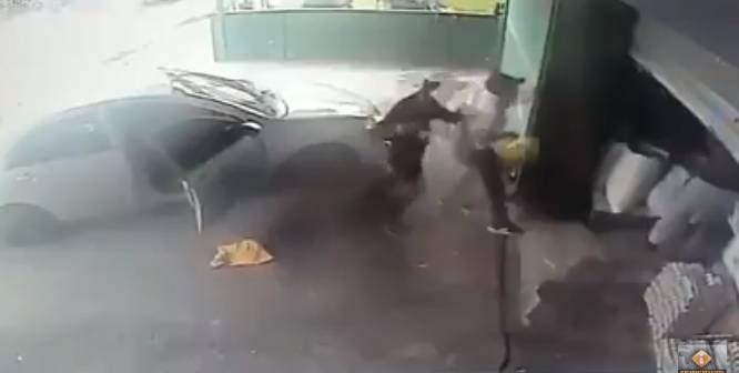 Video: Mira cómo cinco hombres asaltan un almacén en el ensanche Espaillat