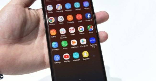 Samsung devela su nuevo teléfono inteligente, con memoria reforzada