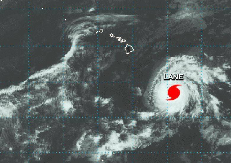 El huracán Lane continúa su camino hacia Hawái y se fortalece a categoría 5