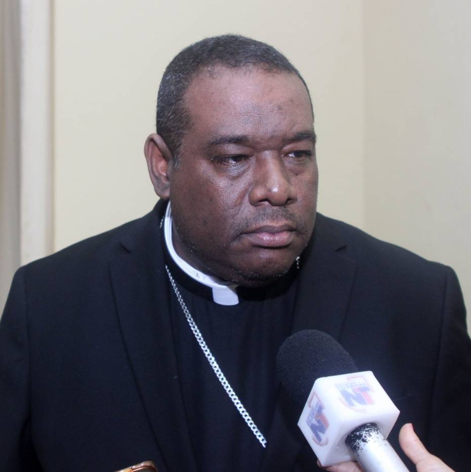 Obispo rechaza se reforme Constitución para reintroducir reelección presidencial