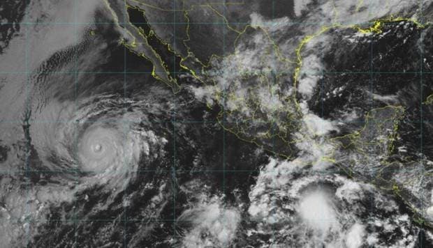 Huracán Rosa, de categoría 4, genera lluvias en cinco estados mexicanos