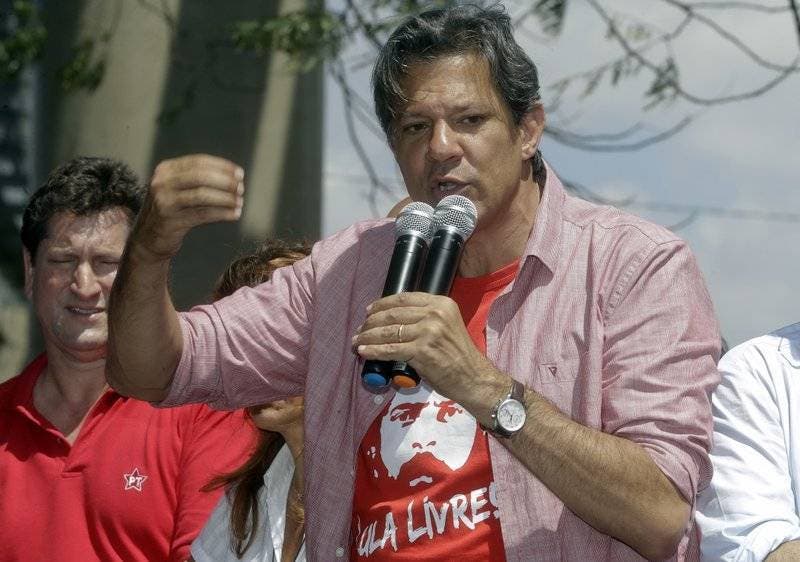 Arremeten contra candidato de Lula en su 1er debate
