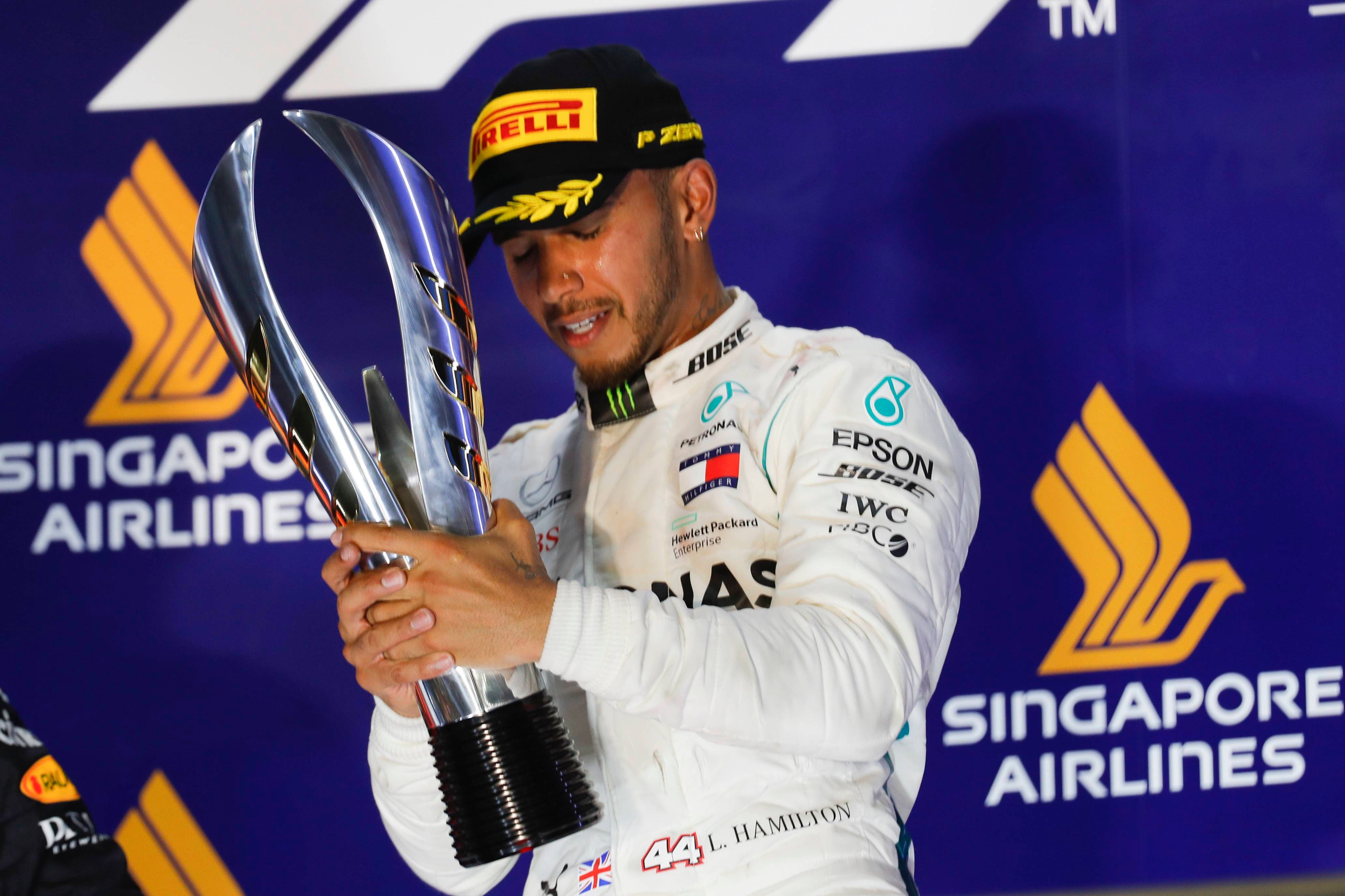 Hamilton gana en Singapur y aumenta en 10 puntos su ventaja sobre Vettel