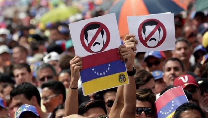 Oposición venezolana intenta reagruparse para llamar a huelga contra Maduro