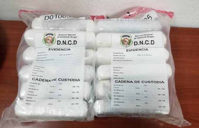 Momentos antes de abordar un avión fue apresada con 12 paquetes de droga en Punta Cana