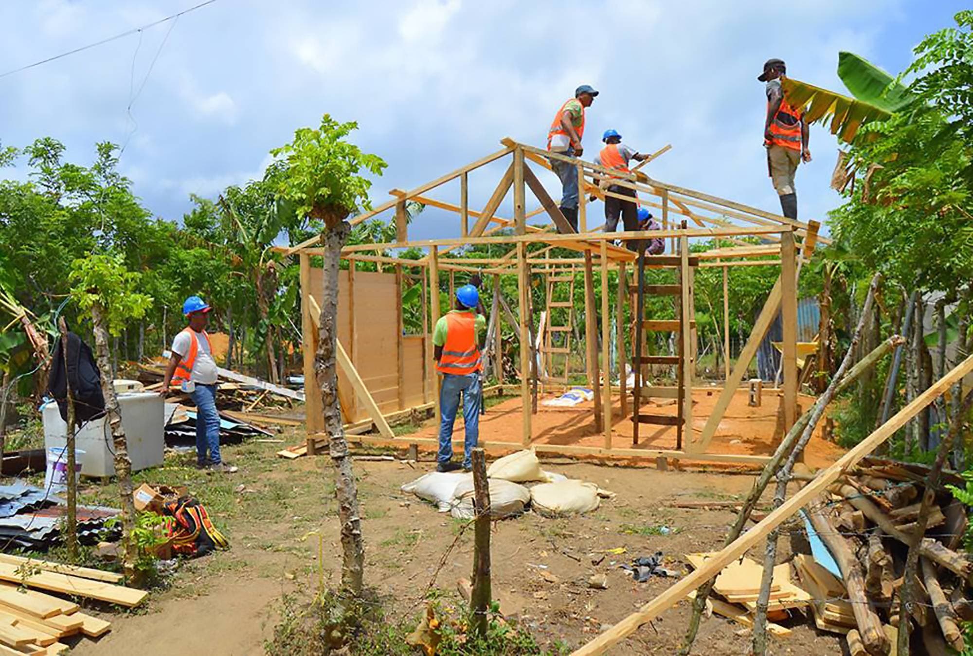 World Vision y Hábitat ejecutan programa de reparación de 200 viviendas