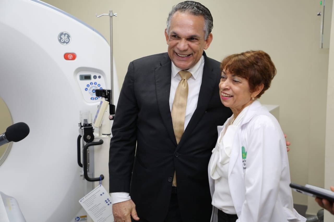 Ventura Camejo agradece a Danilo Medina adquisición de tomógrafo para hospital de Santiago