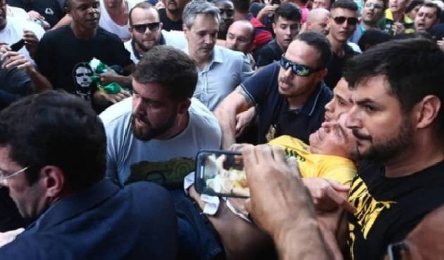 Difunden video en que hombre ataca con cuchillo a candidato presidencial de Brasil