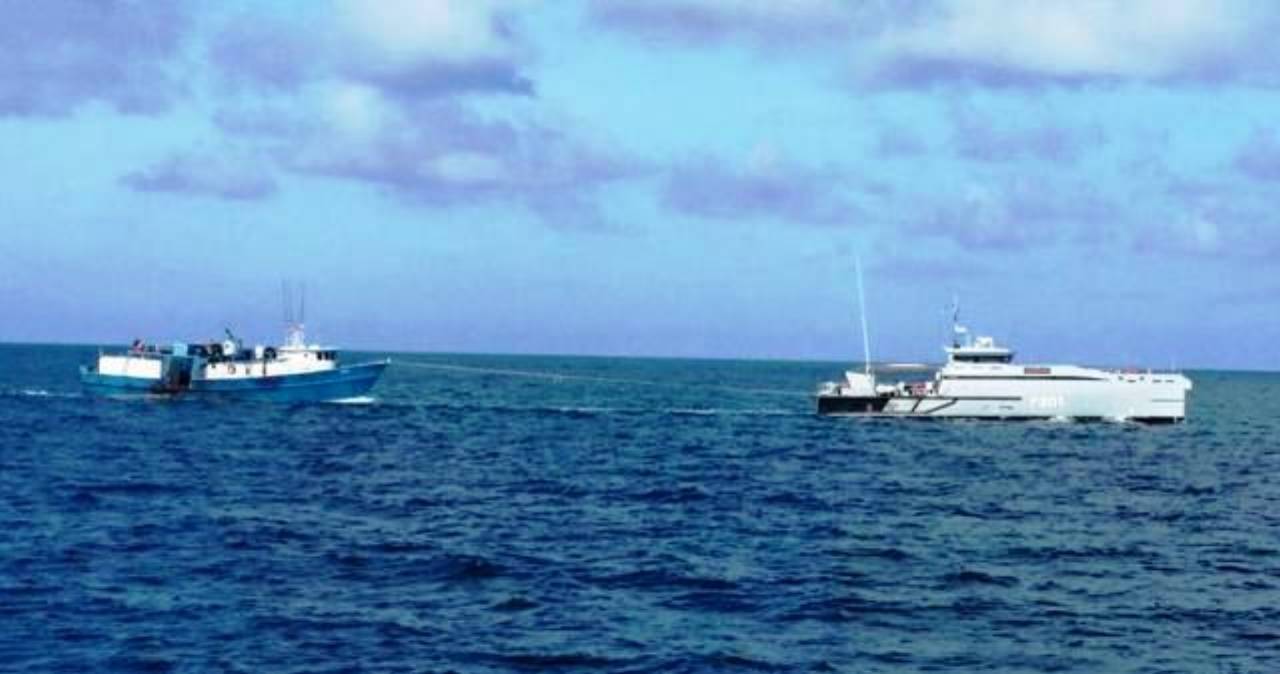 Rescatan tripulantes dominicanos de una embarcación que salió a la Bahamas