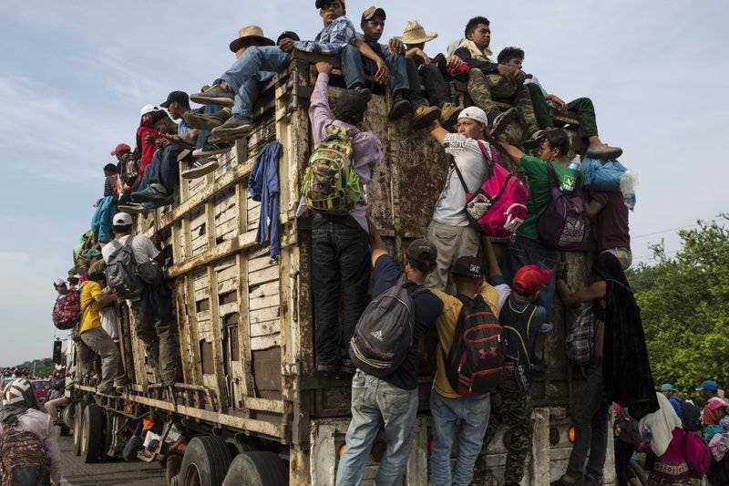 Caravana de migrantes descansará un día antes de continuar