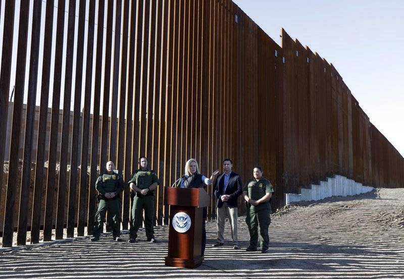 Inauguran cerca de 9 metros de altura en la frontera de EEUU