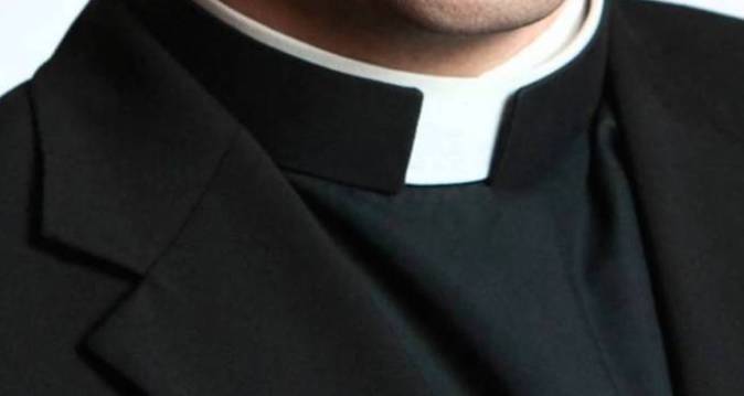 Arzobispado suspende sacerdote acusado de violación sexual en Monte Plata