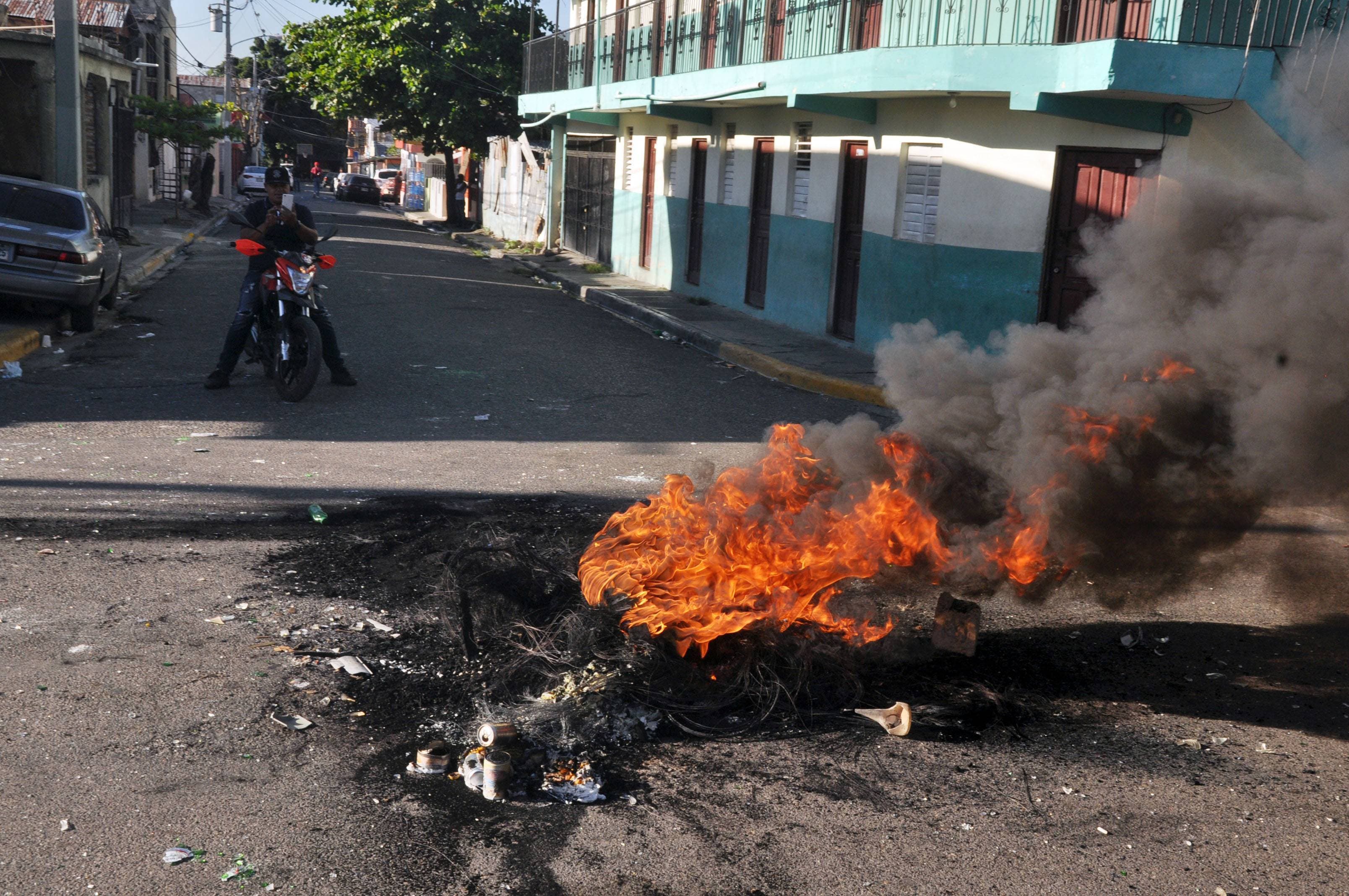 Video: Saquean negocios durante paro en Cienfuegos, Santiago