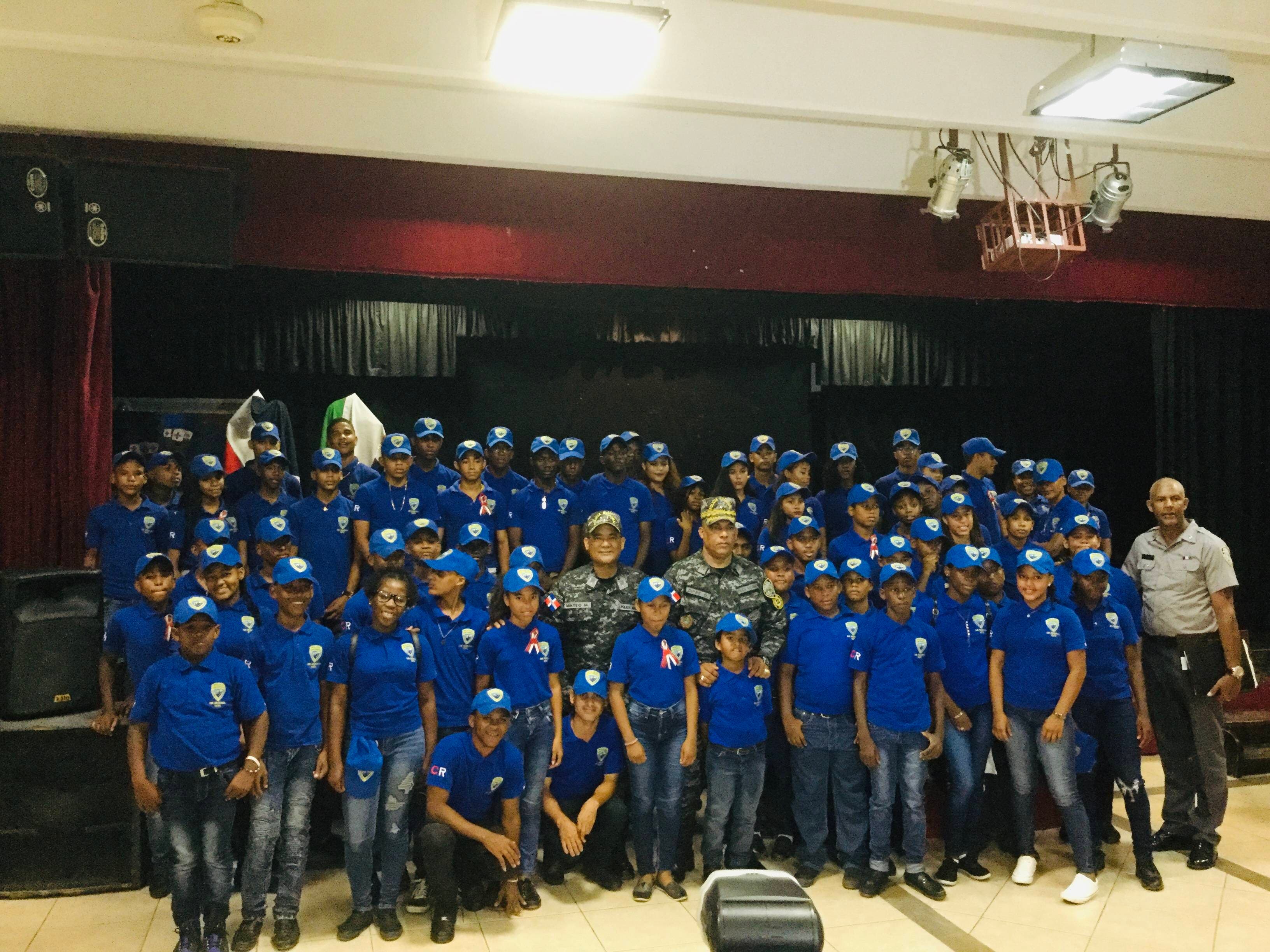 Gradúan más de 90 policías juveniles comunitarios en La Romana