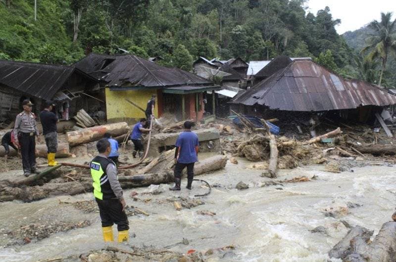 Indonesia: Inundaciones y deslaves dejan al menos 27 muertos, en su mayoría niños