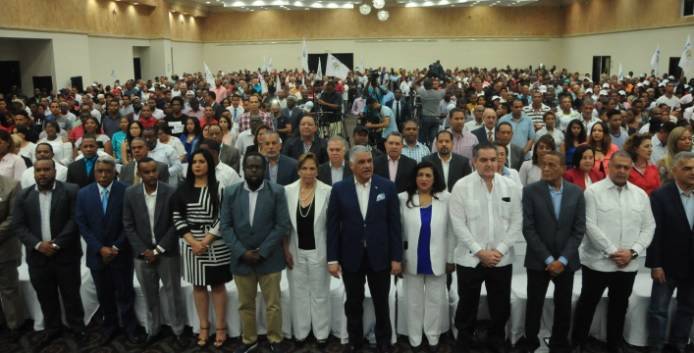 Miguel Vargas juramenta a cientos de dirigentes en el PRD