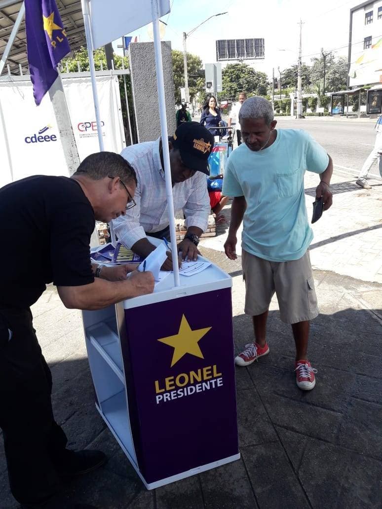Frente de Abogados con Leonel inicia proceso de recolección de firmas