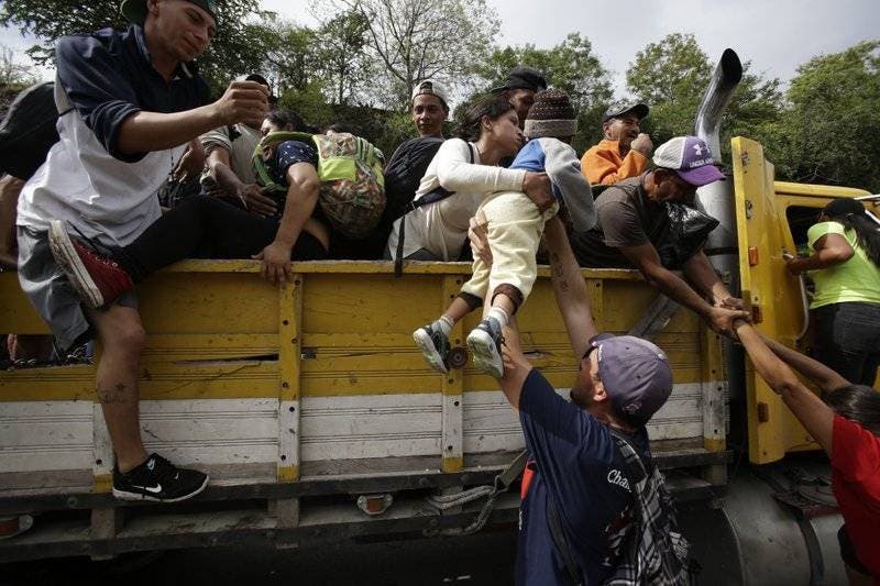 Donald Trump amenaza con cerrar frontera con México si no detiene una caravana de migrantes centroamericanos